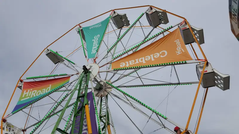 Hiroad branded Ferris Wheel